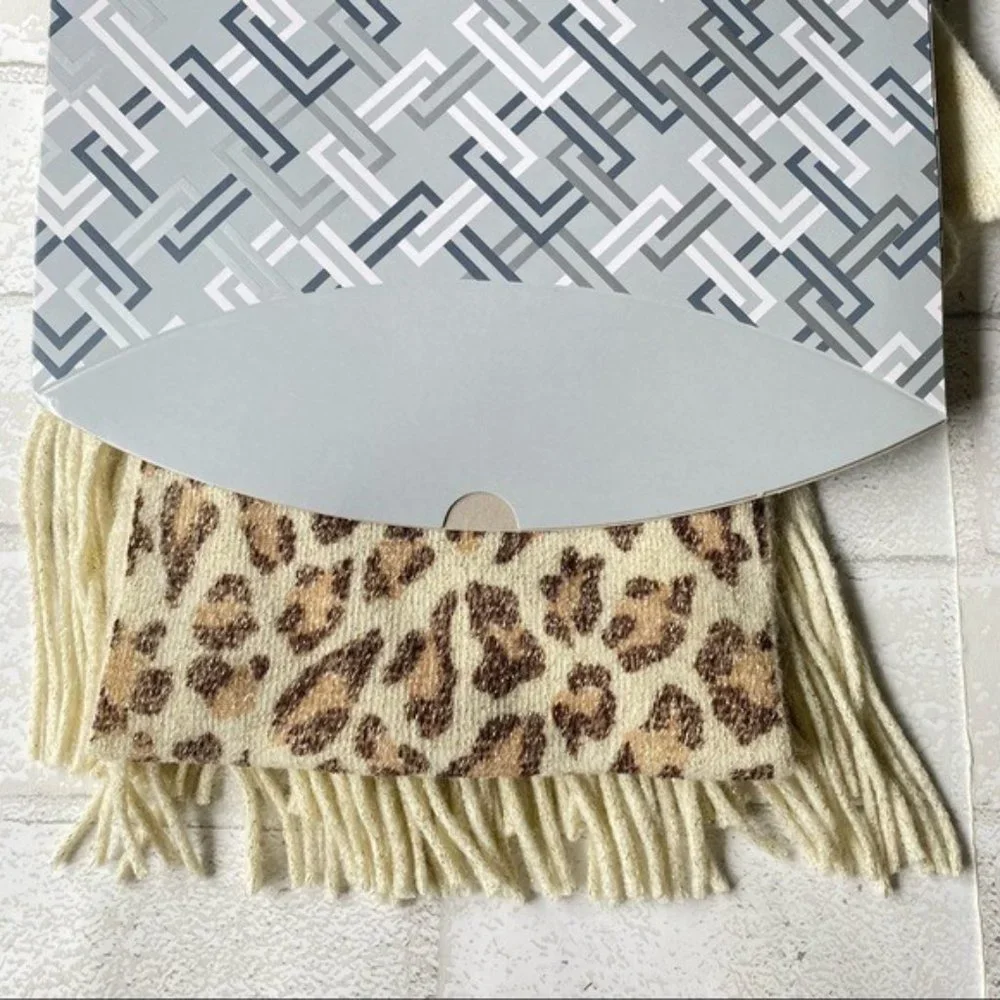 NWT Jaclyn Smith 3-Piece Animal Print Scarf, Hat and Gloves Gift Set‎